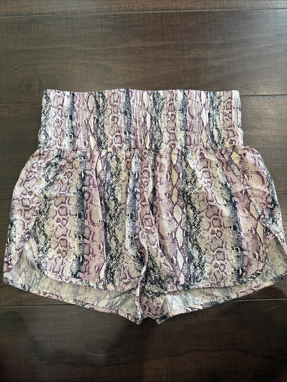 Free People Movement The Way Home Shorts in Anaconda - Venom Size L